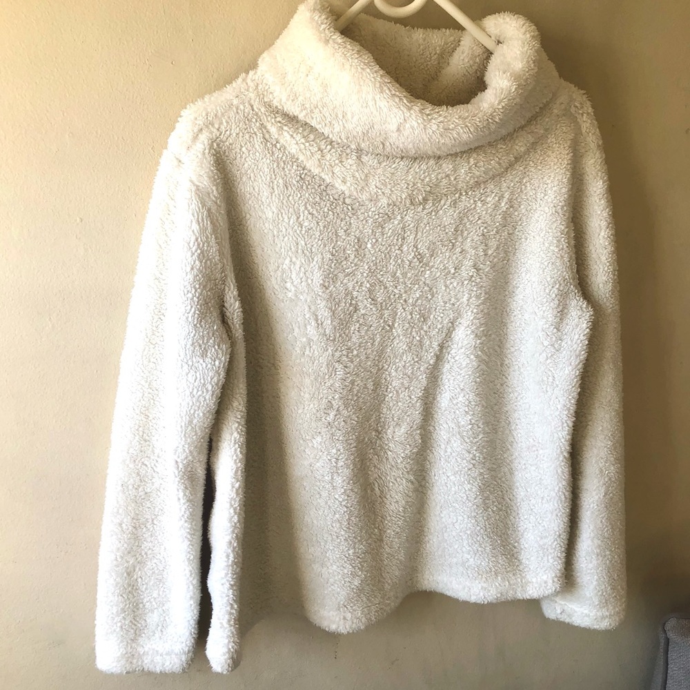 Daisy Fuentes fluffy pullover sweater size S